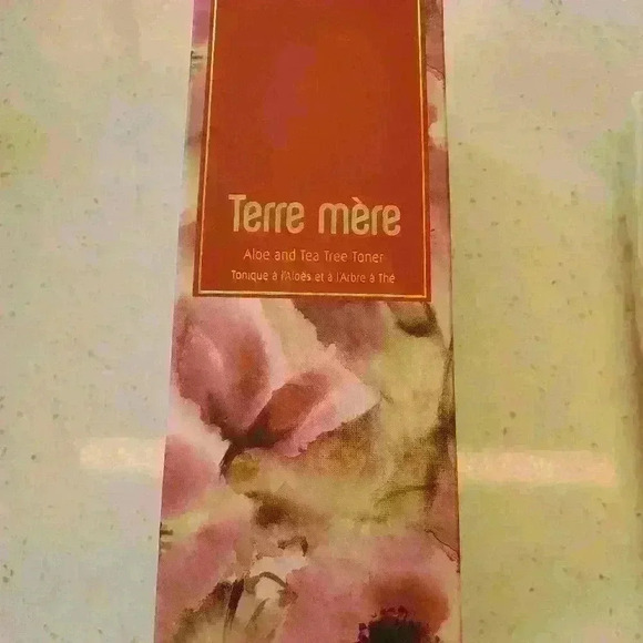 - NEW Terre Mere Aloe and Tea Toner - Picture 2 of 3